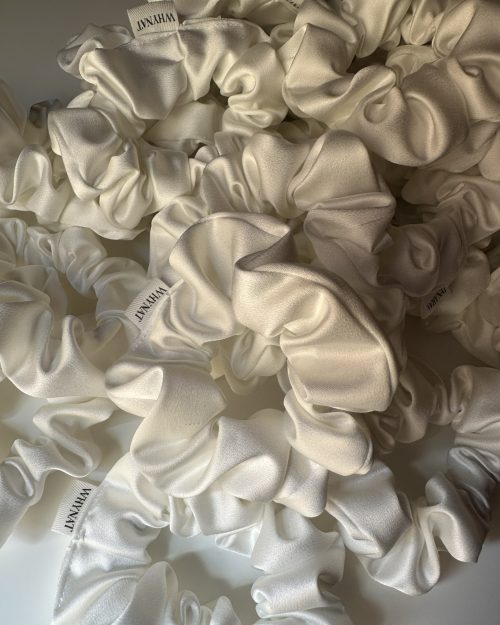 Scrunchie satén blanco